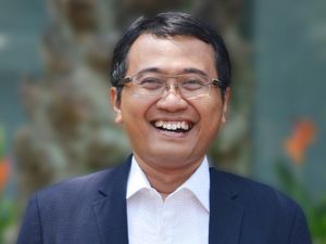 Profil Yos Sunitiyoso, Wagub Universitas Republik Indonesia Profesor ITB Alumnus SMA TN