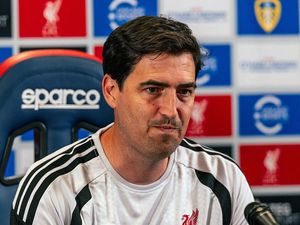 Posisi Bek Tengah Tipis, Liverpool Belanja Gak?