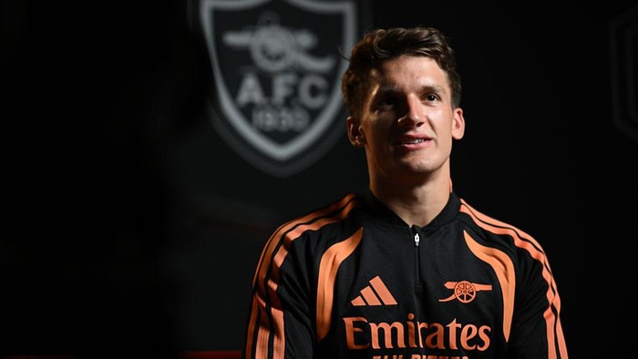 LONDON COLNEY, ENGLAND - JULY 23: Arsenal unveil new signing Christos Tzolis at Sobha Realty Training Centre on July 23, 2026 in London Colney, England. (Photo by Stuart MacFarlane/Arsenal FC via Getty Images)