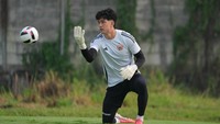Stok Kiper Menumpuk, Persija Pinjamkan Cyrus Margono