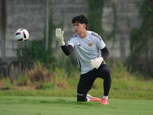 Stok Kiper Menumpuk, Persija Pinjamkan Cyrus Margono