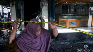 Diduga Korsleting, Dua Ruko di Pasar Ciputat Hangus Terbakar