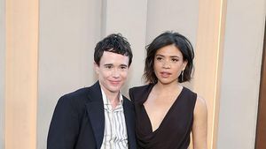 Kontroversi Elliot Page Gandeng Pacar Wanita Usai Dihujat di Film The Odyssey