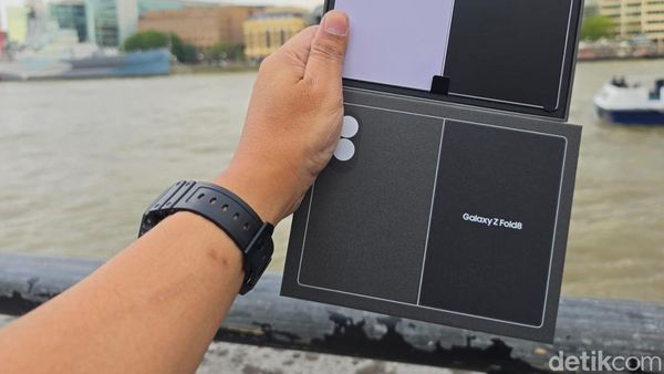 Unboxing Samsung Galaxy Z Fold8