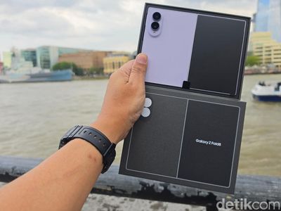 Unboxing Samsung Galaxy Z Fold8, Lebar dan Unik!