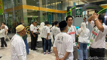 Harlah Ke-28 PKB, Kader Ramai-ramai Pakai Kaus Prabowonomics!