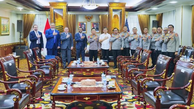Kapolri Jenderal Listyo Sigit Prabowo menerima audiensi dengan Direktur Federal Bureau of Investigation (FBI), Kash Patel.