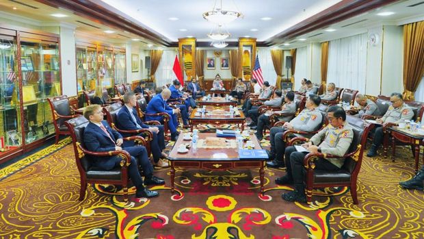 Kapolri Jenderal Listyo Sigit Prabowo menerima audiensi dengan Direktur Federal Bureau of Investigation (FBI), Kash Patel.