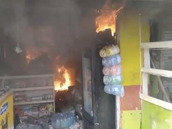 Korsleting Listrik Sambar BBM Eceran, 2 Warung Terbakar-1 Terluka