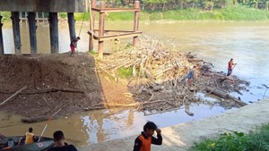 Fenomena Dulang Emas di Sungai Ogan OKU, Warga Diimbau Waspadai Hujan