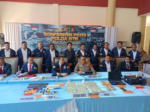 Empat Pembuat STNK Palsu di Mataram Dibekuk Polisi