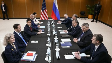 Bertemu di Manila, Menlu Rusia Ingatkan AS Tak Pasok Senjata ke Ukraina