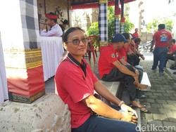 Kisah Mustini, Satu-satunya Sopir Perempuan Angkutan Sekolah di Tabanan