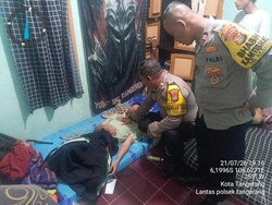 Warga Tangerang Pingsan Dalam Toilet, Polisi Respons Cepat Laporan via 110