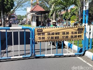Heboh Warga Kota Malang Tutup Portal Perumahan Tolak Proyek Jalan Tembus