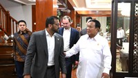 Prabowo Terima Direktur FBI di Kertanegara, Bahas Apa?