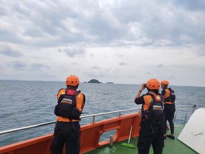 Penumpang KMP Bahtera Nusantara 03 Diduga Jatuh ke Laut di Bintan, Tim SAR Cari