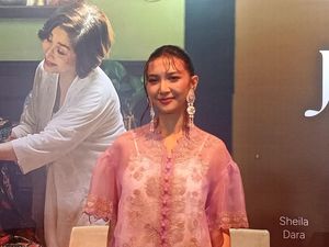 Sheila Dara Cerita Memori Kebaya Lamaran dengan Vidi Aldiano
