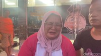 Video: Tangis Guru SD, Anaknya Tewas Diduga Kena Peluru Nyasar