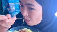 Serunya! Perjalanan Kuliner Tantri 'Kotak' dari Bali hingga ke Bangkok