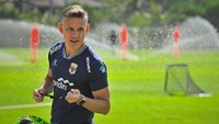 Herdman Ungkap Kondisi Marselino yang Pakai Tongkat, Bisa Main Lawan Kamboja?