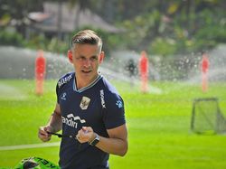 Herdman Ungkap Kondisi Marselino yang Pakai Tongkat, Bisa Main Lawan Kamboja?