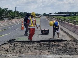 Perbaikan Trans Kalteng-Kalbar Retak di Kobar Terhambat Pengiriman Material