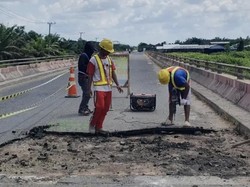 Perbaikan Trans Kalteng-Kalbar Retak di Kobar Terhambat Pengiriman Material