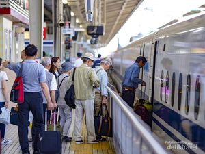 Liburan Naik Shinkansen Kini Tak Perlu Repot Bawa-bawa Koper