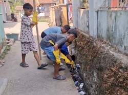 Video Viral 4 Bocah SD Pandawara Cilik Bersihkan Selokan-Sungai