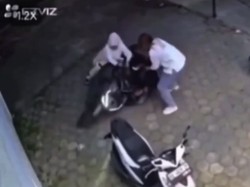 Video: Aksi Heroik 2 Karyawati Gagalkan Pencurian iPhone di Temanggung