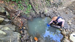 Sumur Kering, Warga Duwet Gunungkidul Ngangsu Air Keruh buat Minum
