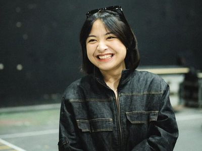 Senyum Lebar Bernadya Jelang Konser Nanti Malam