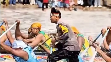 Keren! Video Viral Polisi Pimpin Pacu Jalur di Kuansing Dipuji Netizen