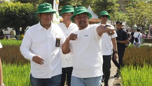 Tak Lagi Perkara Cangkul, Bupati Yani Kenalkan Pertanian Modern di Gresik