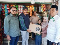 Kisah Zahira, Putri Penjual Kelontong-Difabel Daksa Kuliah di Unesa Lewat KIP Kuliah