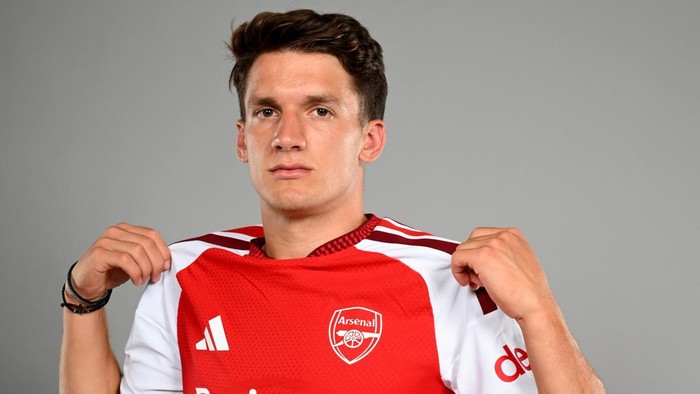 LONDON COLNEY, ENGLAND - JULY 23: Arsenal unveil new signing Christos Tzolis at Sobha Realty Training Centre on July 23, 2026 in London Colney, England. (Photo by Stuart MacFarlane/Arsenal FC via Getty Images)