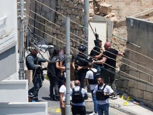 Dua Polisi Ditembak di Malta, Pelaku Diburu dalam Operasi Bersenjata