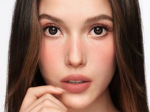 Juara Olimpiade Eileen Gu Jadi BA Armani Beauty, Pancarkan Pesona Ice Princess