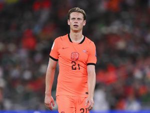 Frenkie de Jong Cedera Ligamen Lutut, Terancam Absen Berbulan-bulan