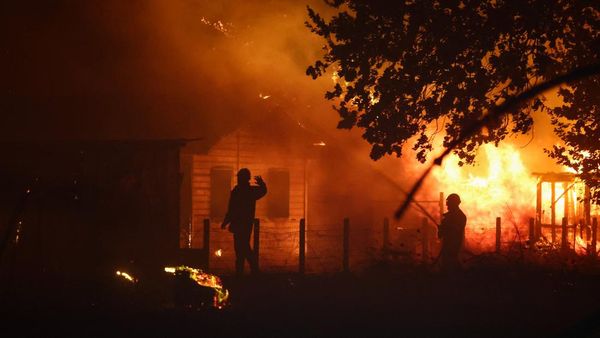 Kebakaran Hutan di Prancis Merambat ke Permukiman