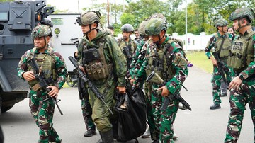 TNI Evakuasi 2 Jenazah Warga yang Ditembak OPM di Yahukimo