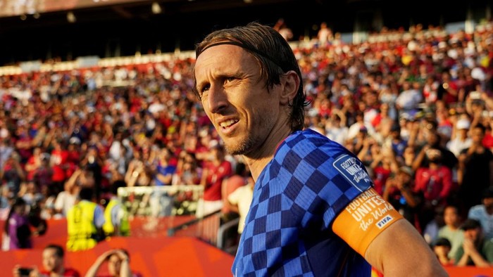 Luka Modric perpanjang kontrak setahun dengan AC Milan.