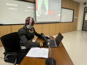 Henshin! Mahasiswa di Jogja Ini Cosplay Kamen Rider Saat Ujian Proposal Tesis