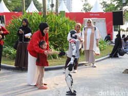 Serunya Latihan Motorik Bareng Robot Humanoid di Morinaga Door of Future