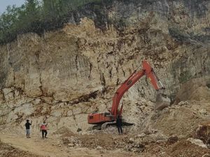 Operator Ekskavator Tewas Tertimbun Longsor Tambang Barebbo Bone