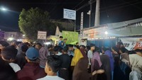 Hendak Evakuasi Pelajar yang Dikepung Massa di Dompu, Polisi Dilempari Batu