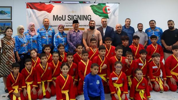 Pemerintah Indonesia dan Aljazair menandatangani MoU pengembangan pencak silat. (dok.istimewa)