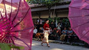 Pesona Kebaya Warnai Pasar Triwindu, Hari Kebaya Nasional Dirayakan Lewat Fashion Show
