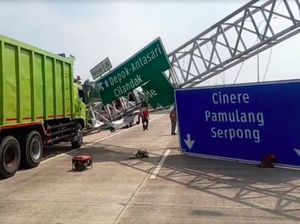 Truk Tabrak Penunjuk Arah di Tol Cijago Sudah Dievakuasi, Lalin Normal Lagi
